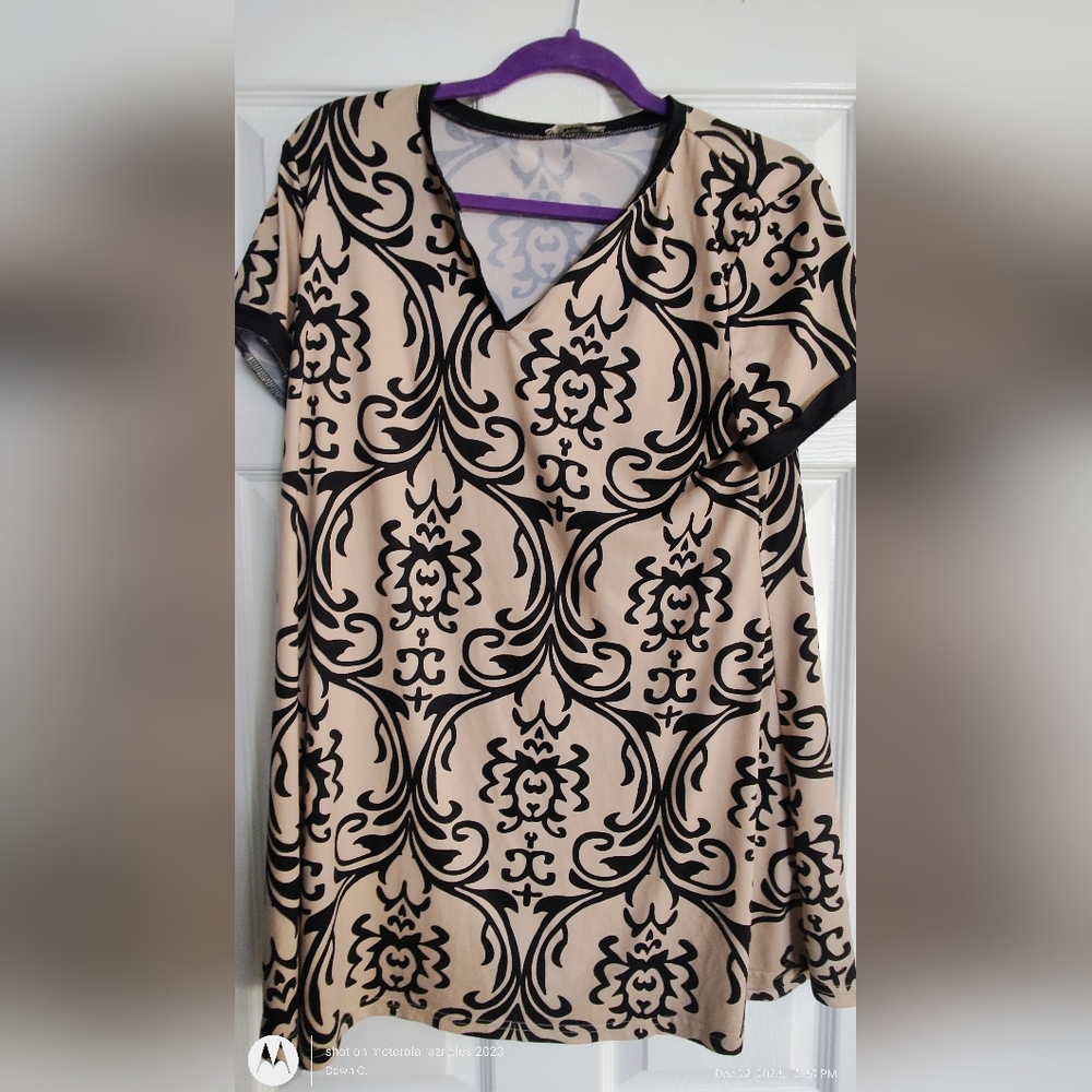 Gaharu Beige & Black Ornate Print Top - Size Large